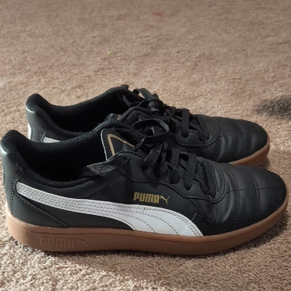 Puma Black and White Shoes with Tan Sole - Picture 1 of 4